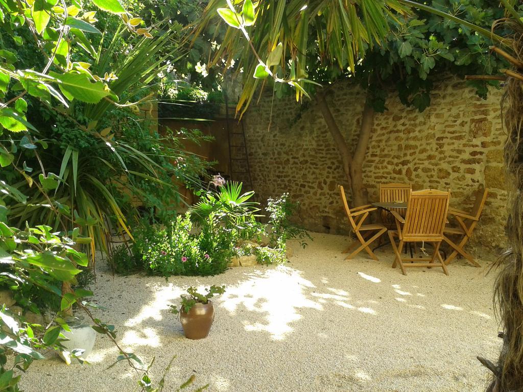 Guesthouse De Cambis B&B Remoulins Exterior foto