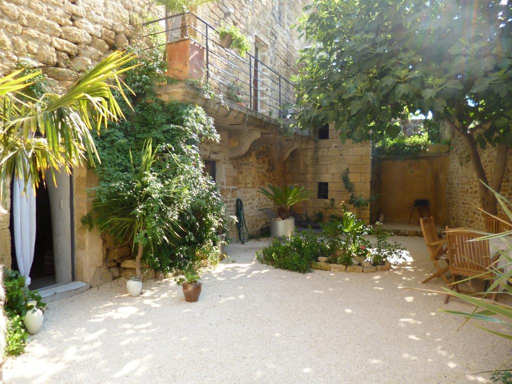 Guesthouse De Cambis B&B Remoulins Exterior foto