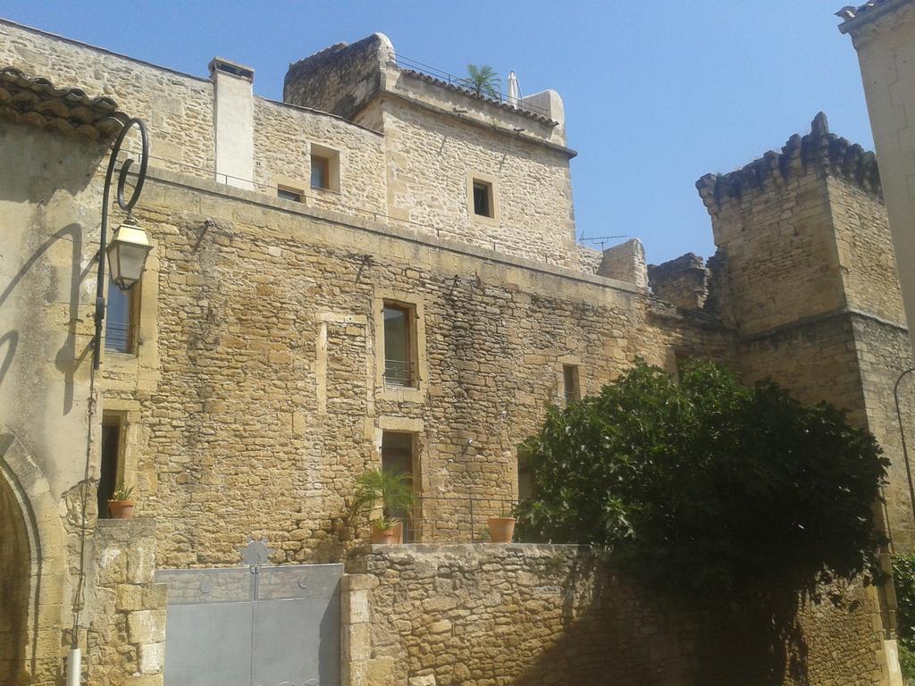 Guesthouse De Cambis B&B Remoulins Exterior foto